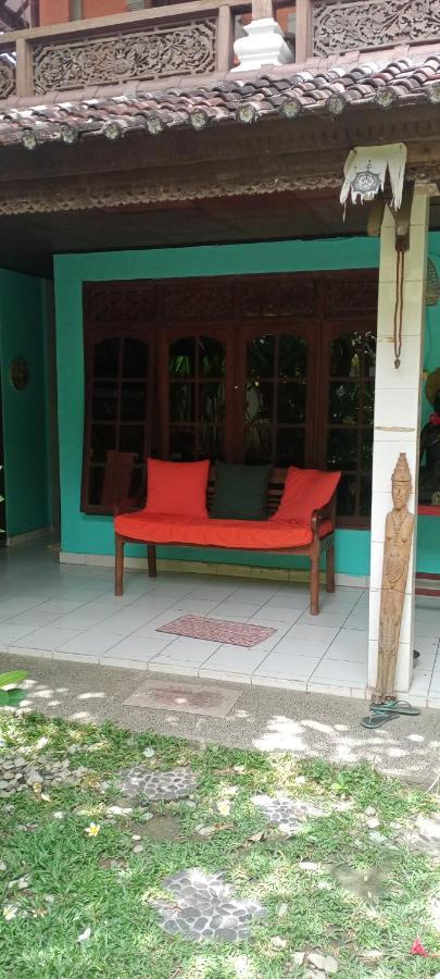 Shalana Homestay- Formerly Teka Teki House スミニャック エクステリア 写真