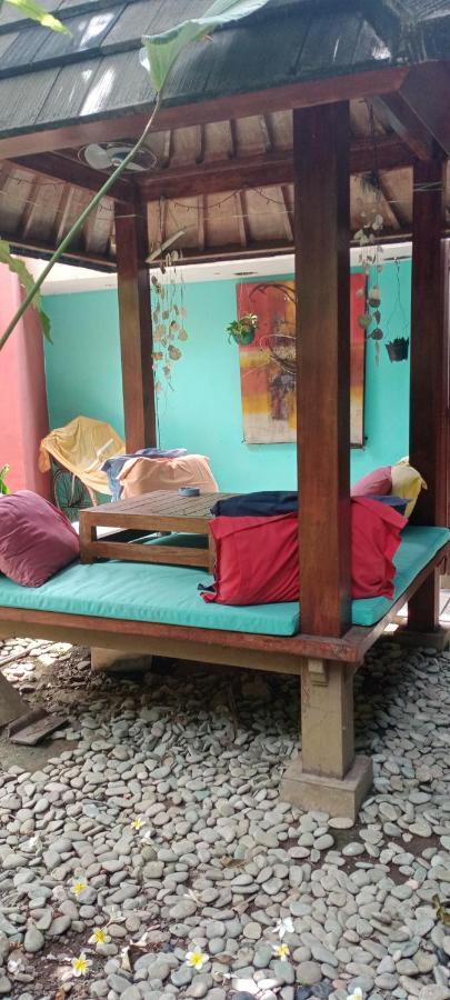 Shalana Homestay- Formerly Teka Teki House スミニャック エクステリア 写真