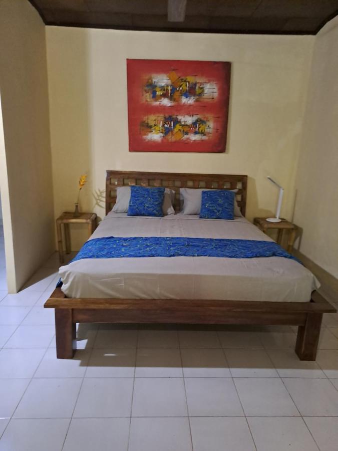 Shalana Homestay- Formerly Teka Teki House スミニャック エクステリア 写真