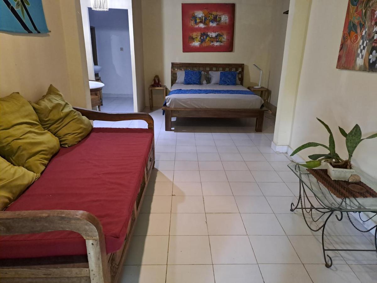 Shalana Homestay- Formerly Teka Teki House スミニャック エクステリア 写真